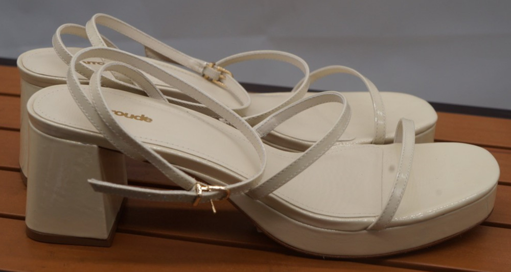 Larroude Gio Sandals Patent Leather Ivory Chunky Heel Size 11 NWOB $285